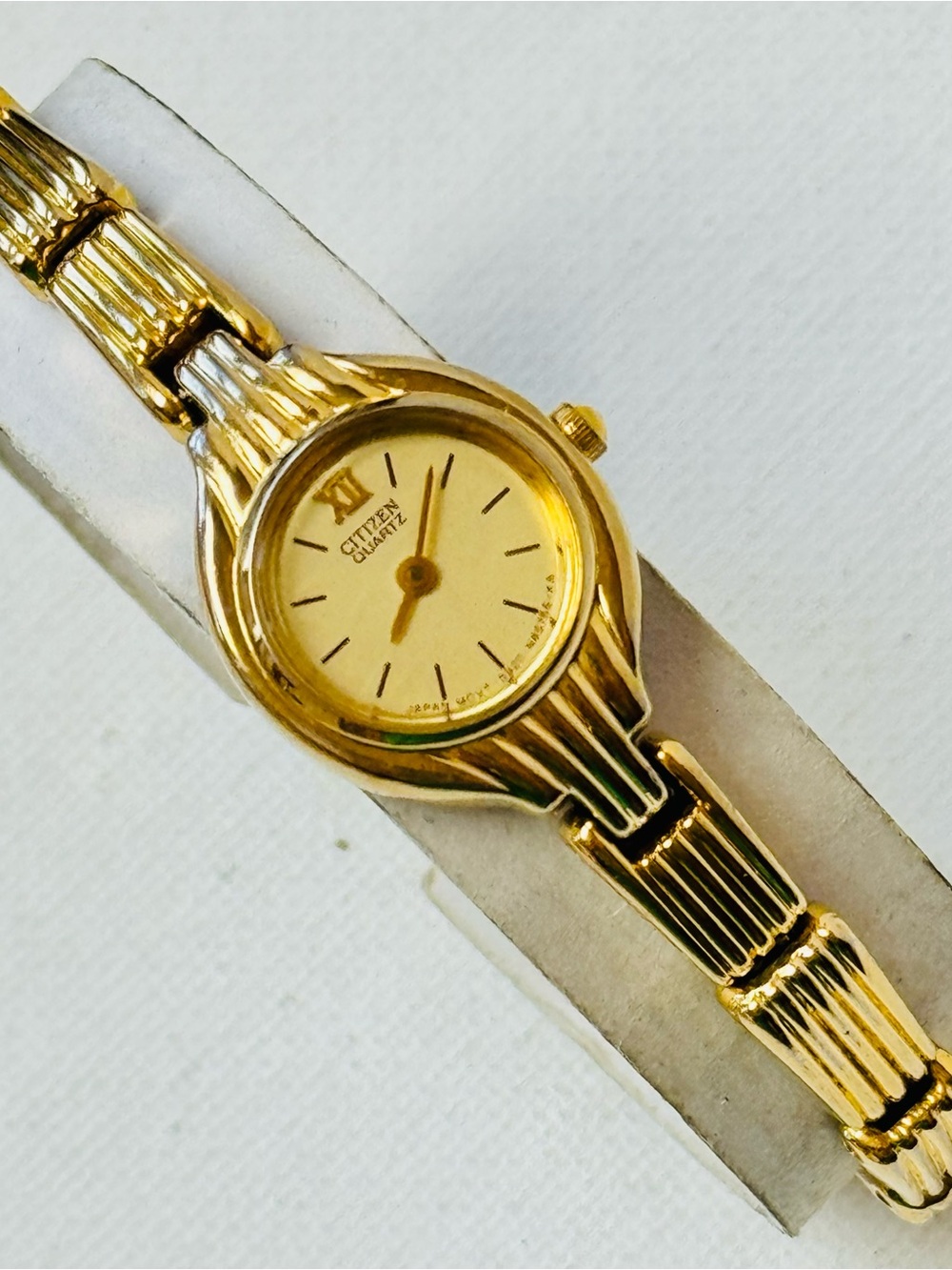Vintage Citizen Small Face Super Thin Women's Gold Dress Watch 5920-S64291